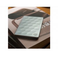 希捷（Seagate）Ultra slim睿致1T/2T移动硬盘2.5英寸 9.6mm USB3.0 1T （STEH1000300）银色 标配送防震包